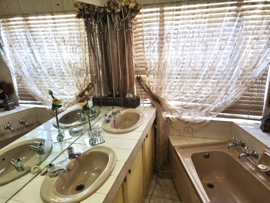 7 Bedroom Property for Sale in Protea Park North West